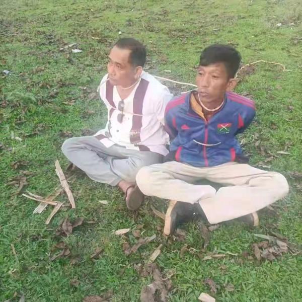 緬軍在緬北使用民用車輛運輸軍用裝備,槍支拆成零件後仍被發現 緬軍在緬北使用民用車輛運輸軍用裝備,槍支拆成零件後仍被發現