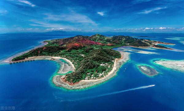 斐濟慶祝獨立50週年、穿拖鞋和裙子的儀仗隊士兵讓人眼前一亮