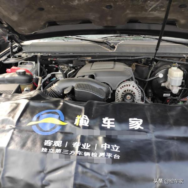 15萬的凱迪拉克凱雷德沒人要，檢車過程很心塞，買家：不伺候它