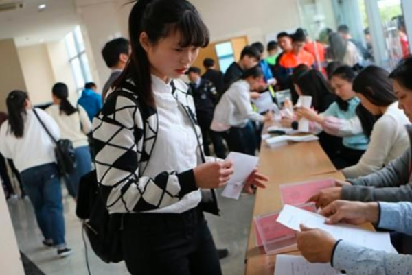 大學生每個月1500元夠花嗎？聽聽輔導員怎麼說，家長可以作為參考