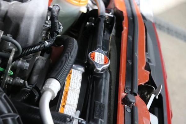 怪獸修車：翻新一輛二手的鈴木-吉姆尼，精心施工，再現完美