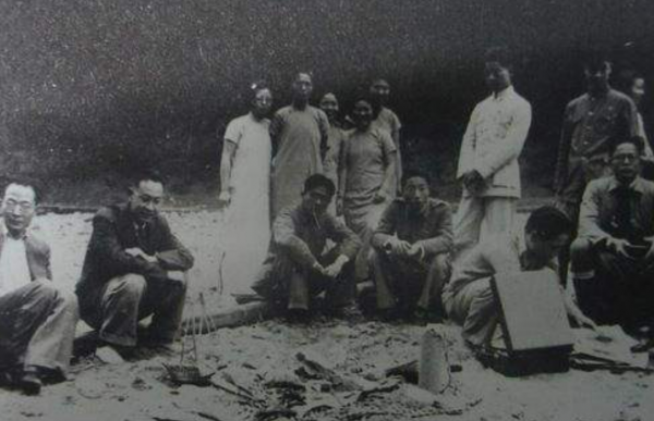 2003年，著名數學家蘇步青在上海逝世，身上裝著一張日本女士照片
