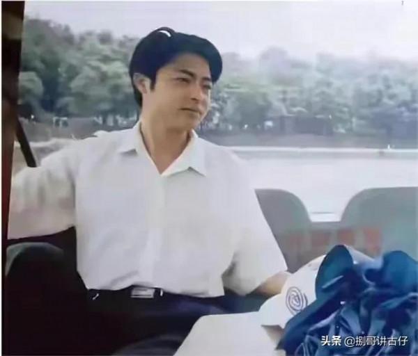 姚家男兒公佈姚爸軍旅照片,打土粉的臉,網友:真的假不了 姚家男兒公佈姚爸軍旅照片,打土粉的臉,網友:真的假不了