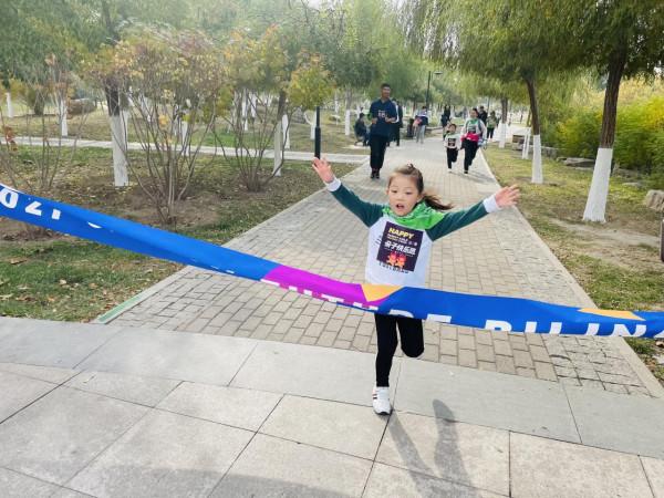 “快樂奔跑·擁抱友誼·遇見未來”——首屆華夏未來雙語幼兒園親子快樂跑鳴槍開跑 “快樂奔跑·擁抱友誼·遇見未來”——首屆華夏未來雙語幼兒園親子快樂跑鳴槍開跑
