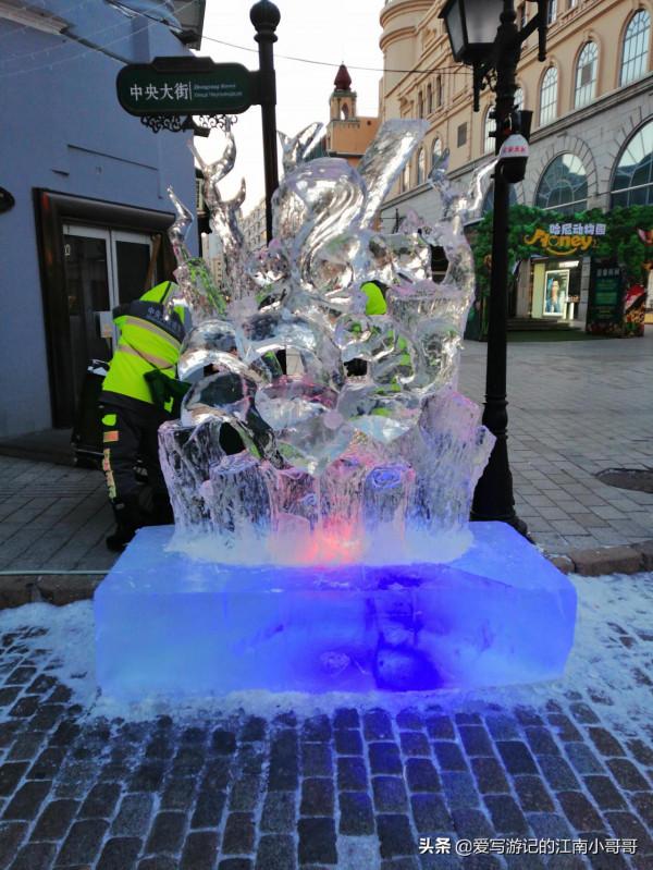 到達中央大街時氣溫很低，於是吃一根老牌的馬迭爾冰棒溫暖自己