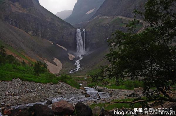 為什麼長白山瀑布遊客不能近身觀賞(圖) 為什麼長白山瀑布遊客不能近身觀賞(圖)