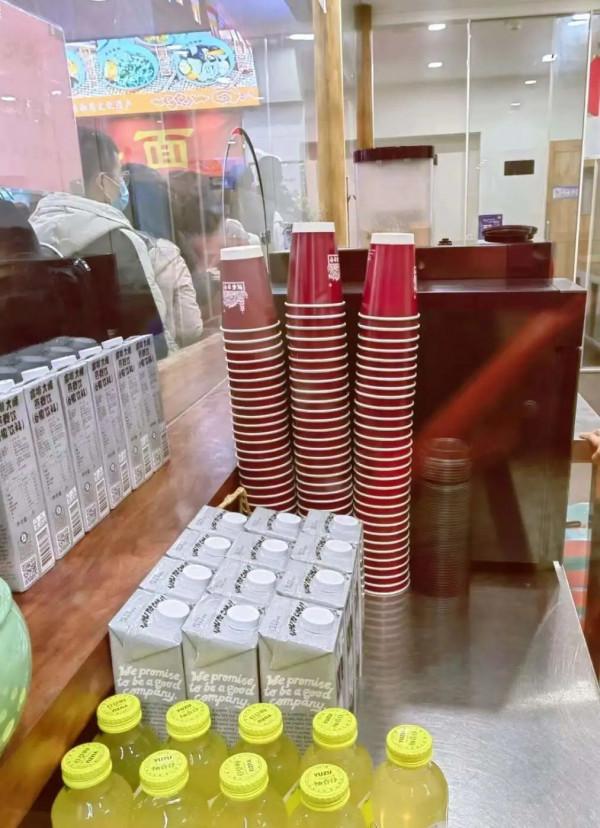 聽說最近很多上海人喝上了這杯咖啡!配一碗素面,帶份綠豆糕回家,絕了!儂打卡了伐? 聽說最近很多上海人喝上了這杯咖啡!配一碗素面,帶份綠豆糕回家,絕了!儂打卡了伐?