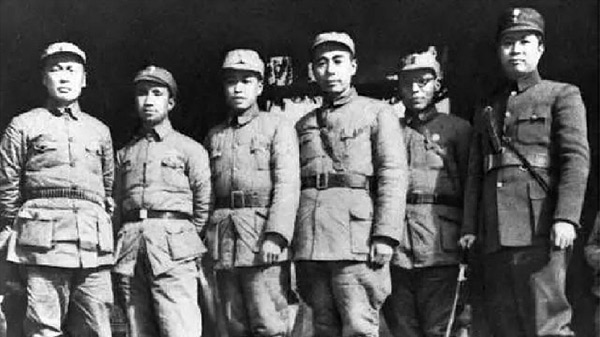 豫東戰役我軍身陷重圍，粟裕大將兩變戰術殲敵9萬，活捉區壽年