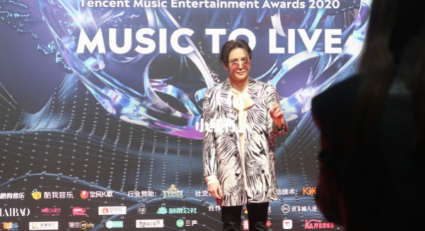 TMEA音樂盛典紅毯，有的明星粉底就像牆一樣厚，坑坑窪窪有點嚇人