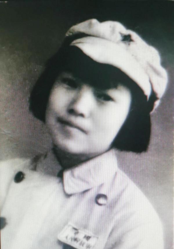 隨八千湘女上天山，為建設可可托海作貢獻