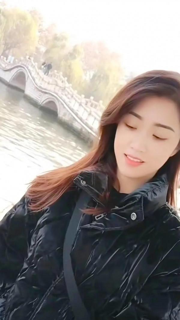 女神佟麗婭,三妮生活照那個更耐看 女神佟麗婭,三妮生活照那個更耐看