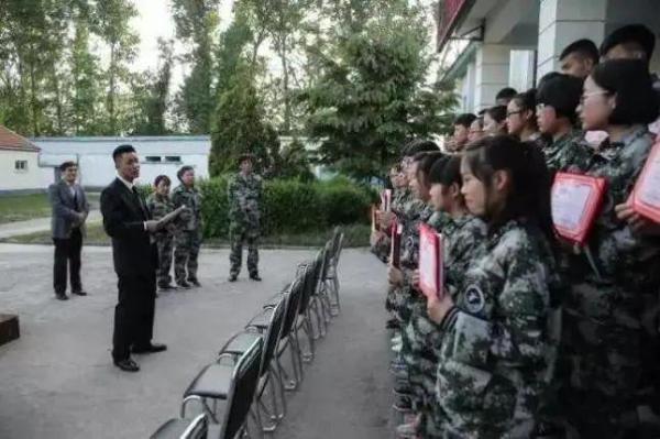 當代&OpenCurlyDoubleQuote;掃地僧&rdquo;：北大保安高考第一人的張俊成，畢業後怎麼樣了？