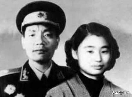 尤太忠買了5條好煙，落難中的鄧政委點燃一支：多年沒抽好煙了