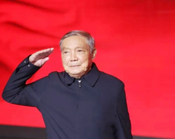 志願軍看見美軍在射程範圍內取水,班長:別開槍,得講信用 志願軍看見美軍在射程範圍內取水,班長:別開槍,得講信用