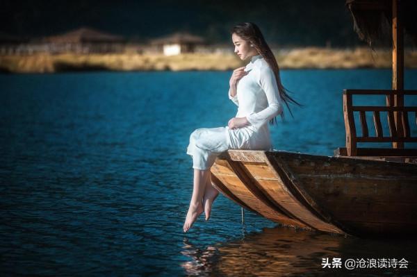 斑斕秋季讀好詩，33首詩寫出生活真境界，誰說當代無好詩？請細讀