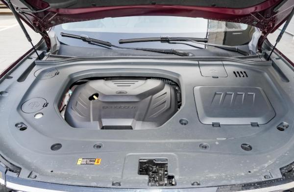 福特領裕主打家用取向，有三種座椅佈局可選，全系標配2.0T排量