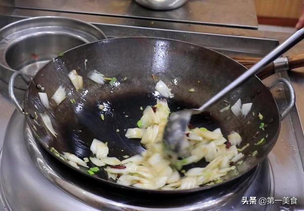 酸辣白菜想要好吃?學會這個技巧,清脆不出水,酸辣爽口又開胃 酸辣白菜想要好吃?學會這個技巧,清脆不出水,酸辣爽口又開胃