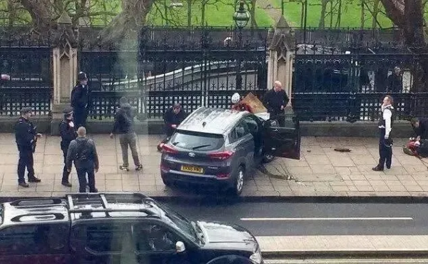 反恐常識 | 防範和應對車輛衝撞襲擊，這些逃生知識你要知道！