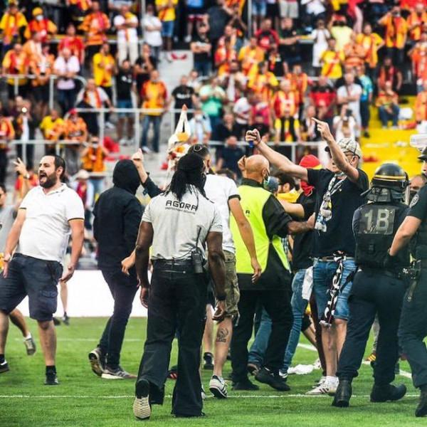 太嚇人！法甲28天內兩次爆發百人混戰，球場秒變百人鬥毆場