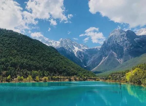 玉龍雪山腳下的隱秘山谷，消失地平線裡的藍月亮山谷真的很美很美