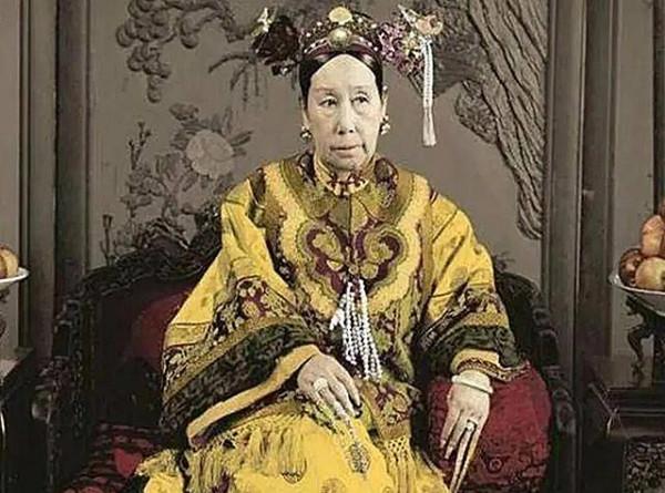 宋美齡價值2億的麻花手鐲，戴到離世：第一任主人僅花費4萬大洋