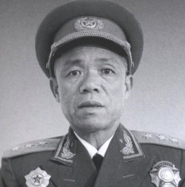 1987年，鄧小平為何緊急任命74歲的洪學智，讓他去中央軍委工作？