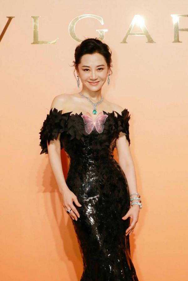 凹凸不平、眼睛擠成一條縫,“發麵饅頭”臉毀了多少高顏值明星? 凹凸不平、眼睛擠成一條縫,“發麵饅頭”臉毀了多少高顏值明星?