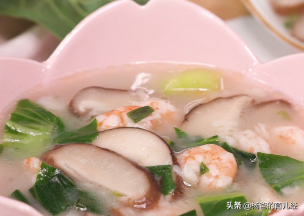 孩子愛吃的香菇蝦仁疙瘩湯，鮮香好吃又解饞，美味的育兒輔食