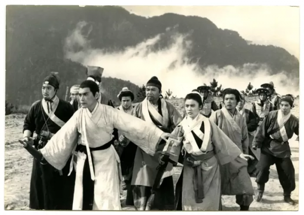 《大醉俠》幕後故事：邵逸夫差點燒掉樣片，成龍在裡面跑龍套