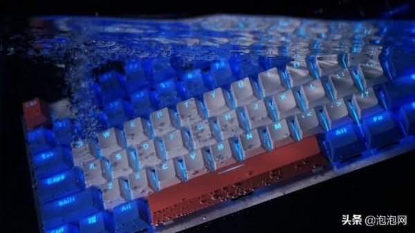 糖衣不怕水，雷柏防水遊戲機械鍵盤多配色強勢上鏡