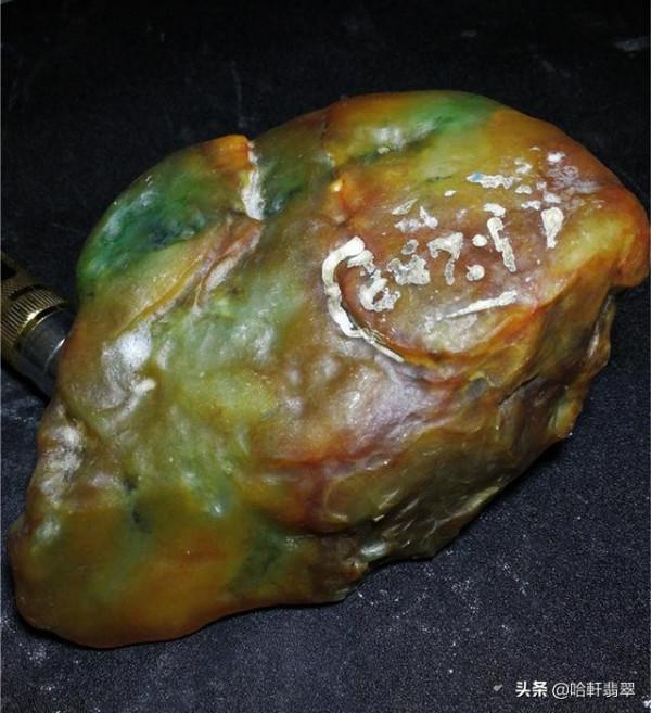 玉雕師的心中最愛——大馬坎翡翠原石,為巧雕首選 玉雕師的心中最愛——大馬坎翡翠原石,為巧雕首選