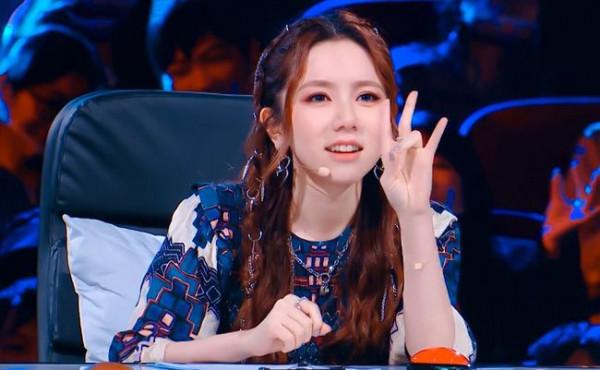 12年了，董卿的“託王”位置終於後繼有人了，她託得真好