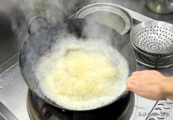 解饞必備，大廚分享乾煸辣子魚，不僅香辣夠味，連魚骨都是焦香的