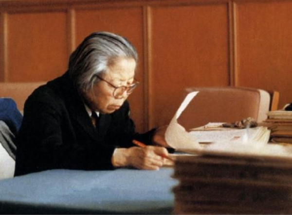 周總理臨終前，親自點名要趙煒前來，這一次是為了他心愛的小超