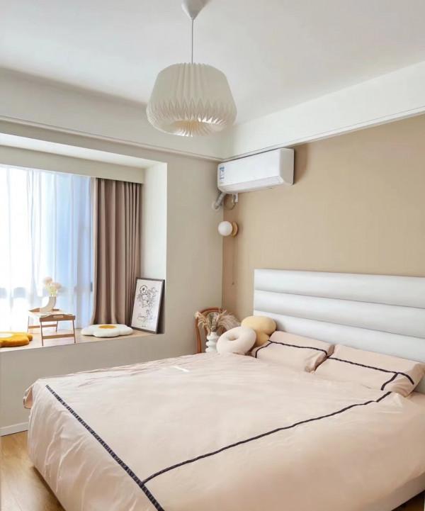 她家72平米，全屋不弔頂，不做背景牆，簡約耐看又顯大，人見人誇