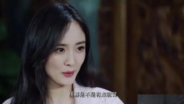 吉娜左右亂晃，趙露思鴕鳥頸，楊冪愛駝背，儀態短板濾鏡也難救