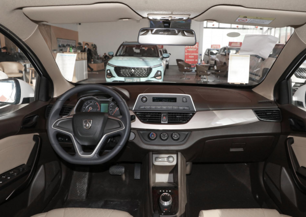 寶駿310W用車成本分析，首保免費更換變速箱油，每公里油耗0.47元