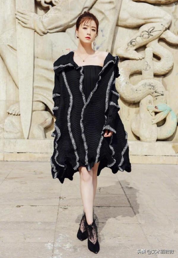 女人儘量別上衣塞褲腰，學學蔣欣這樣穿，出門賺足回頭率