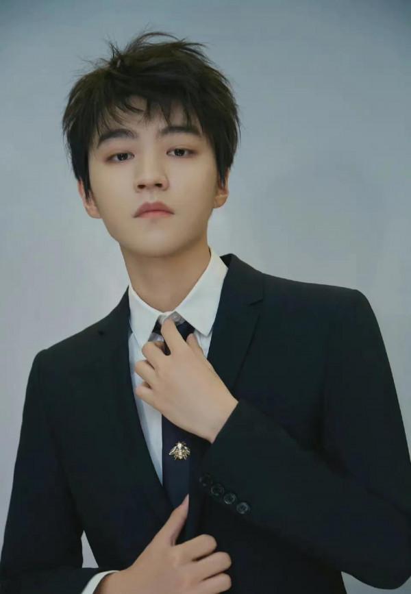 大家在金雞獎紅毯上的造型，你們更喜歡誰的呢？