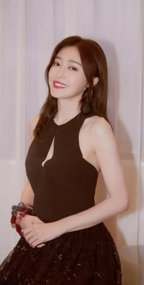 秦嵐美照一冊，欣賞