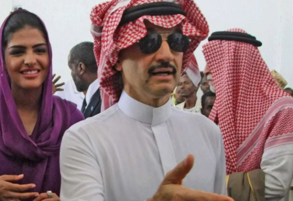 沙特前王妃:烏髮如雲的中東美人,嫁大28歲王子,不穿黑袍不遮面 沙特前王妃:烏髮如雲的中東美人,嫁大28歲王子,不穿黑袍不遮面