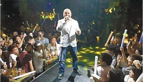 從“前呼後擁”到“寥寥數人”,縣城演出走穴的明星,真的慘嗎? 從“前呼後擁”到“寥寥數人”,縣城演出走穴的明星,真的慘嗎?