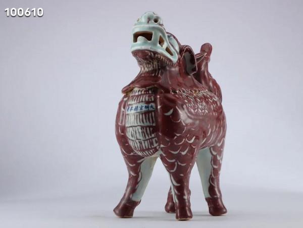 大明宣德紅釉麒麟擺件規格：高29.4cm 寬10cm 長22.5cm