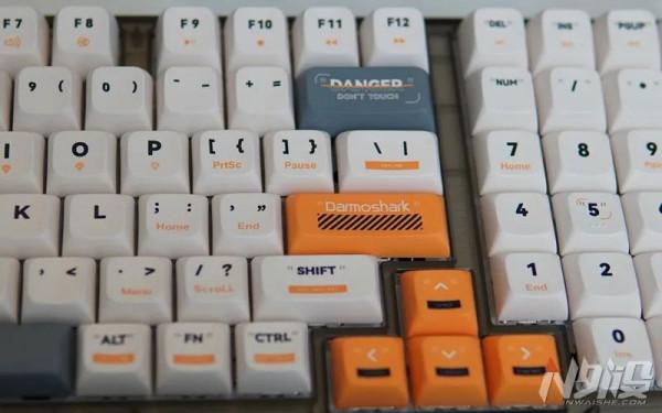 Darmoshark K7 Pro三模無線機械鍵盤體驗