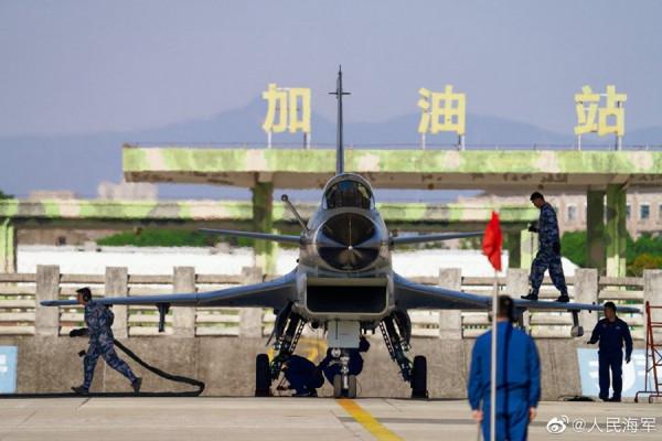 桌布上新啦！海空雄鷹多機型訓練直刺蒼穹