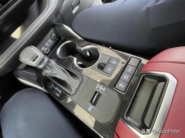 皇冠陸放,實車非常“震撼” 皇冠陸放,實車非常“震撼”