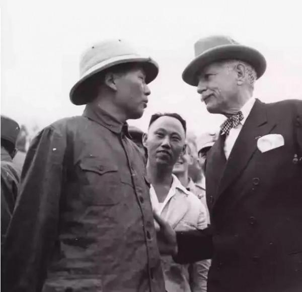 重慶談判後期，周恩來為何勸毛澤東離開，莫非美蘇拒絕提供保護？