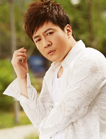 著名歌手李琛：撮合離異父母復婚失敗，帶淚的孝心讓人動容