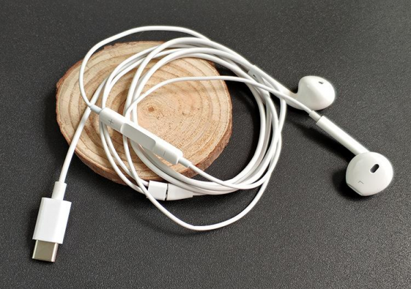 雷軍點評紅米note11:現在保留3.5mm耳機孔手機不多了，你怎麼看？