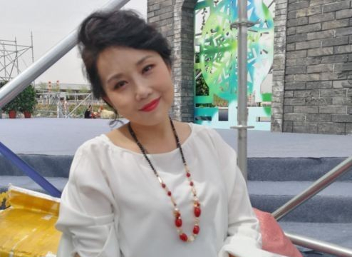 著名歌唱家胡月：嫁給陸劍民，造病歷騙父親，父親去世後泣不成聲